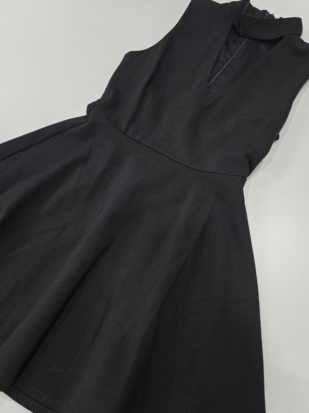 Lulus ✦ Mock Neck Skater A-Line Dress ✦ Black Sleeveless Keyhole Cutout Size S - Picture 9 of 13